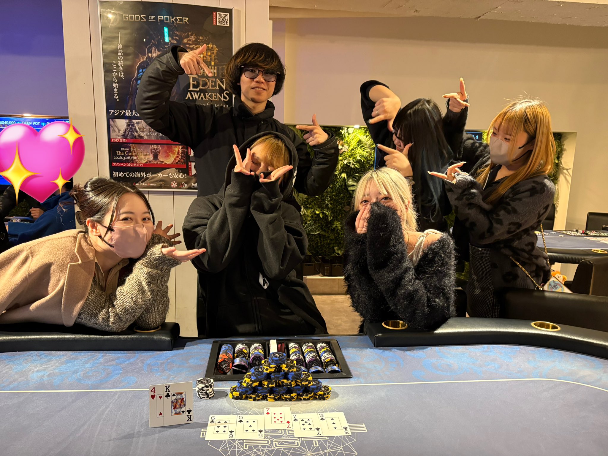 広々としたポーカーテーブル